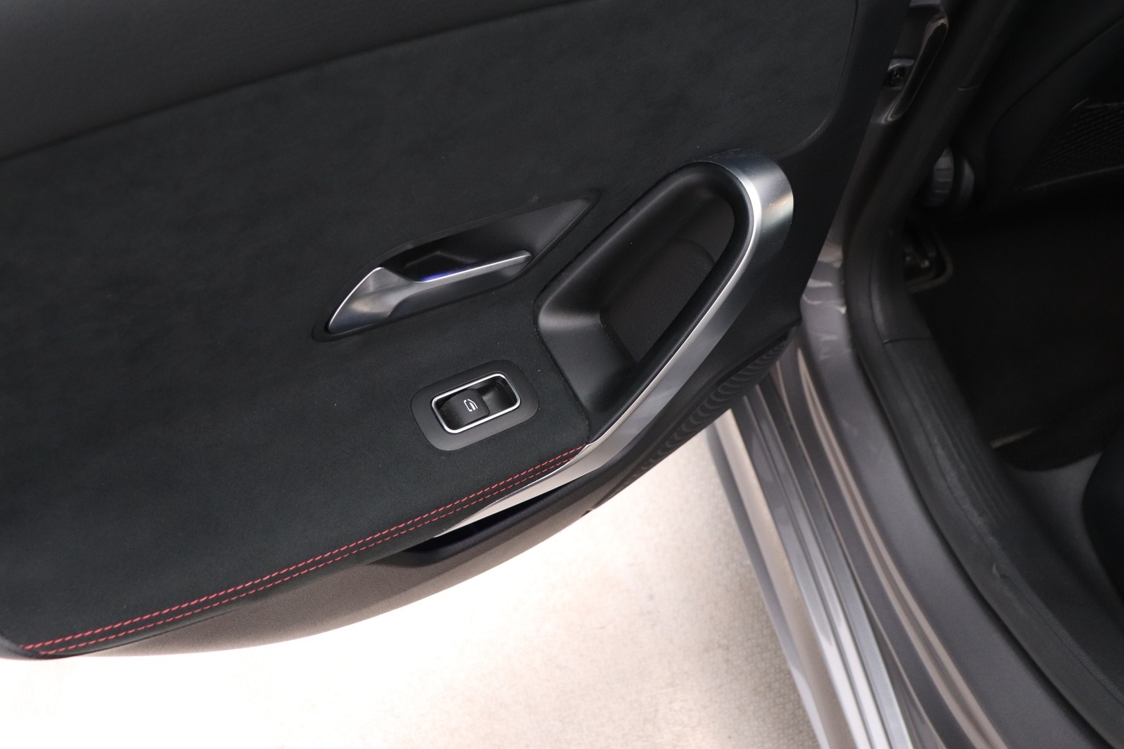 MERCEDES-BENZ A 2022