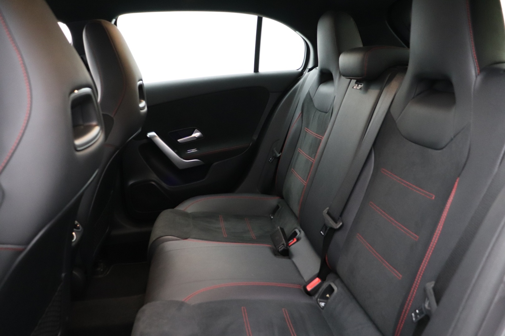 MERCEDES-BENZ A 2022