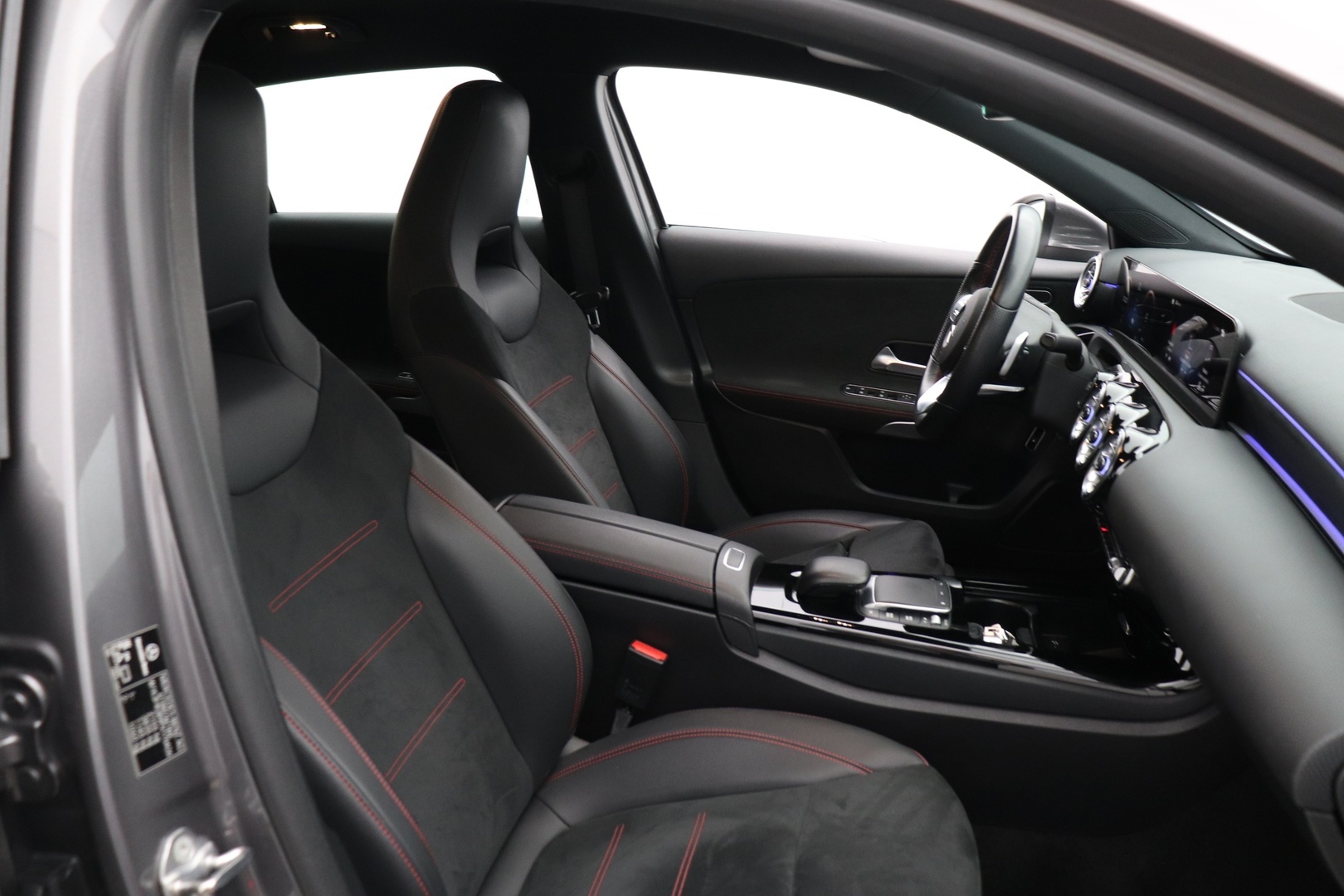 MERCEDES-BENZ A 2022