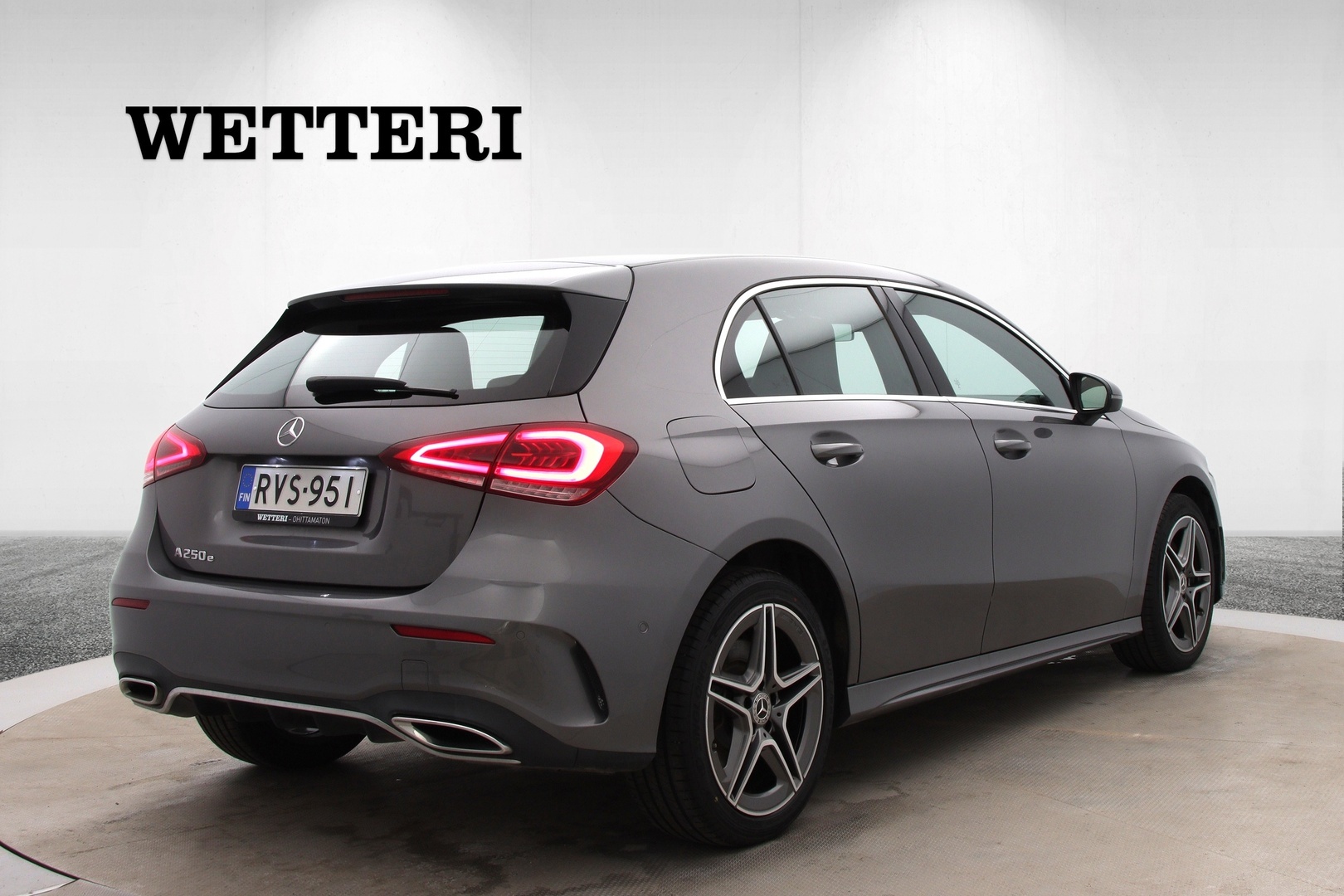 MERCEDES-BENZ A 2022