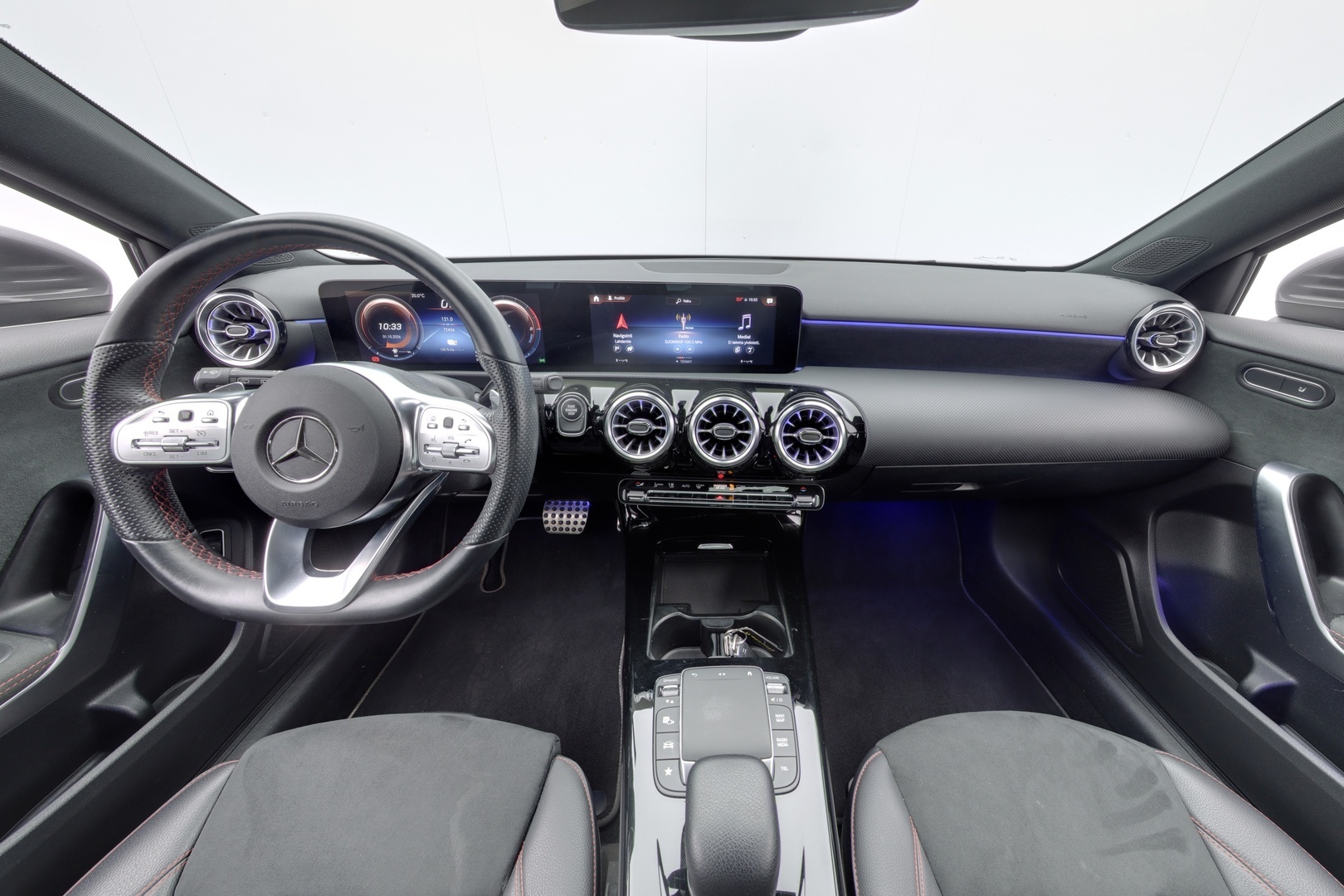 MERCEDES-BENZ A 2022