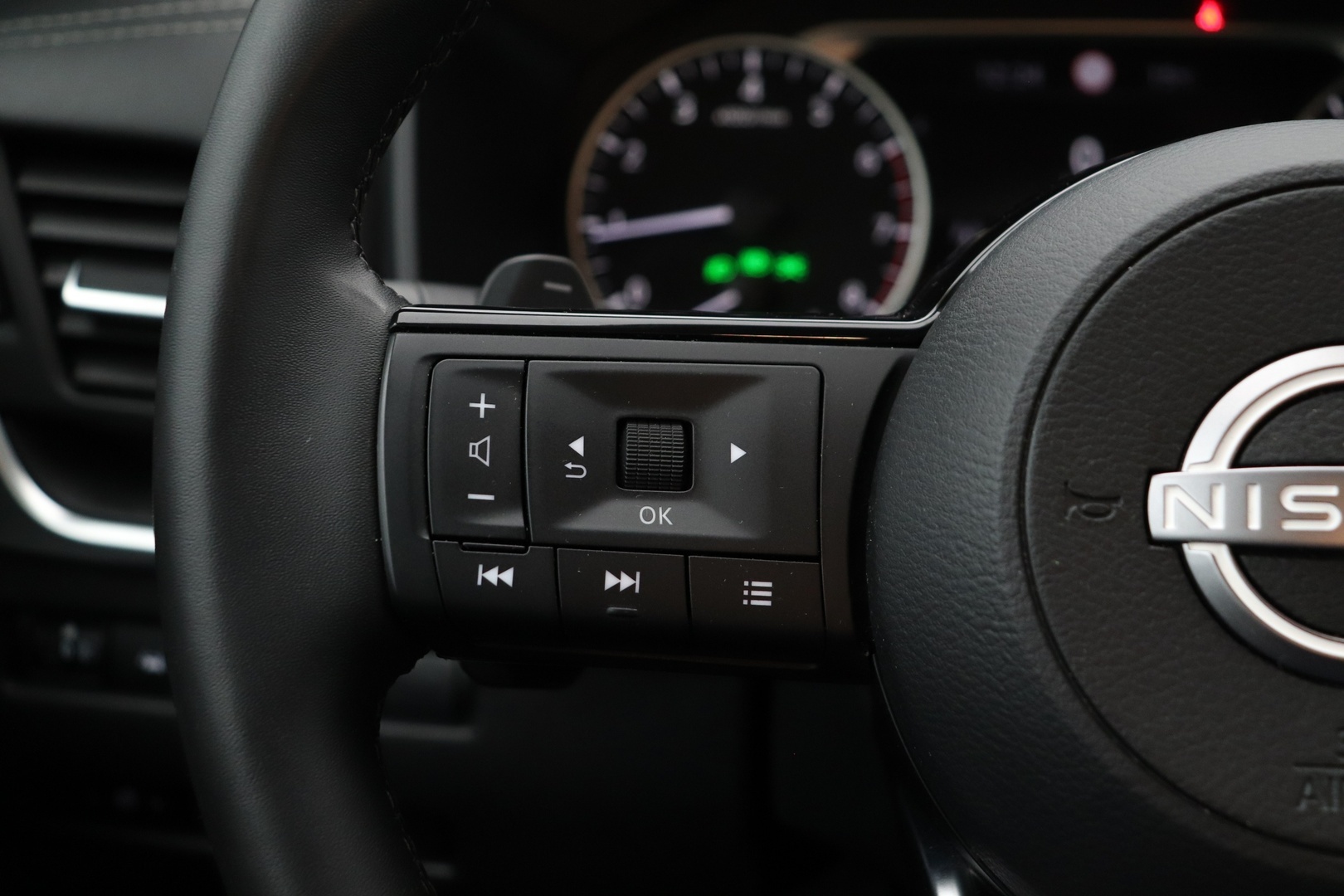 NISSAN Qashqai 2024