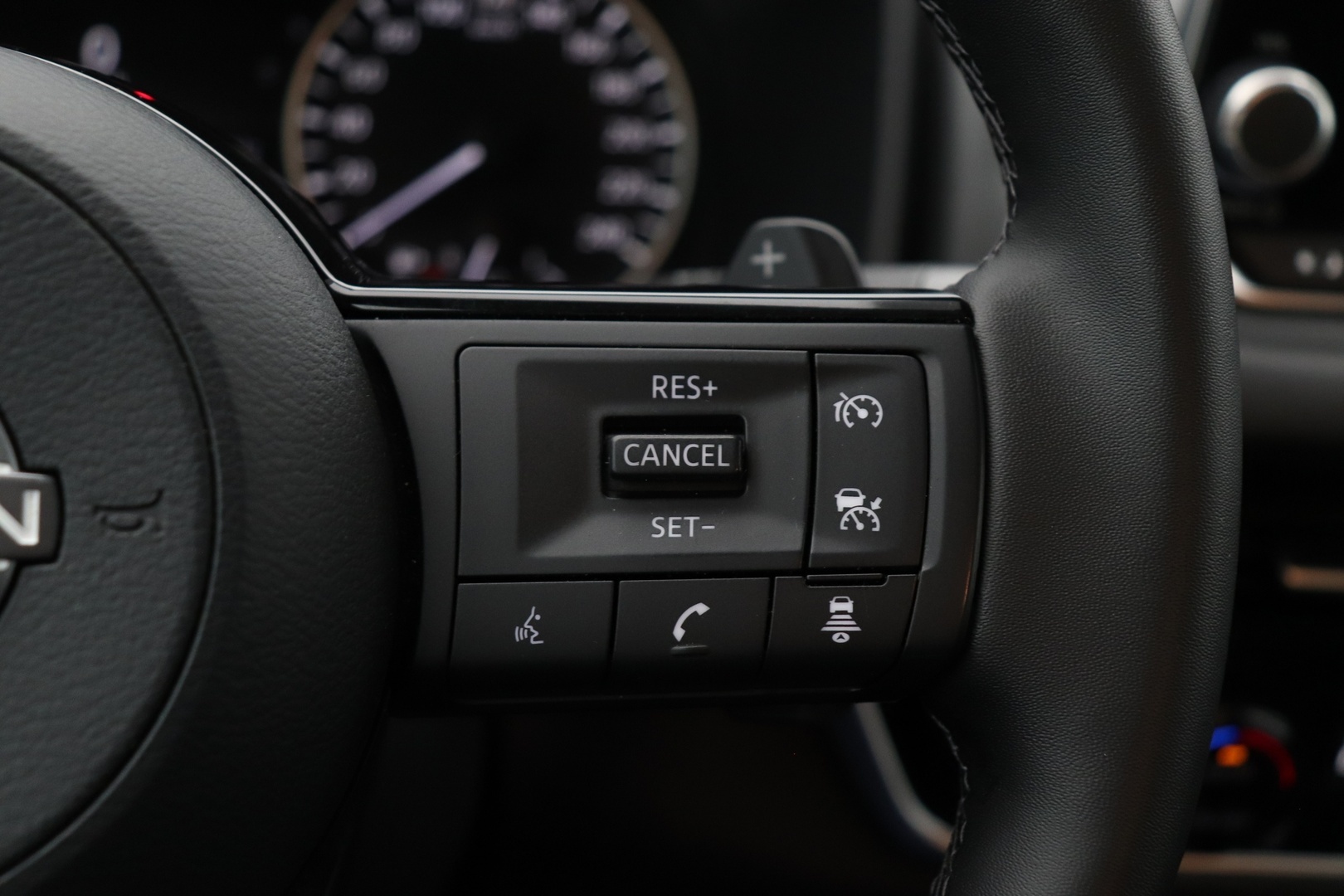 NISSAN Qashqai 2024