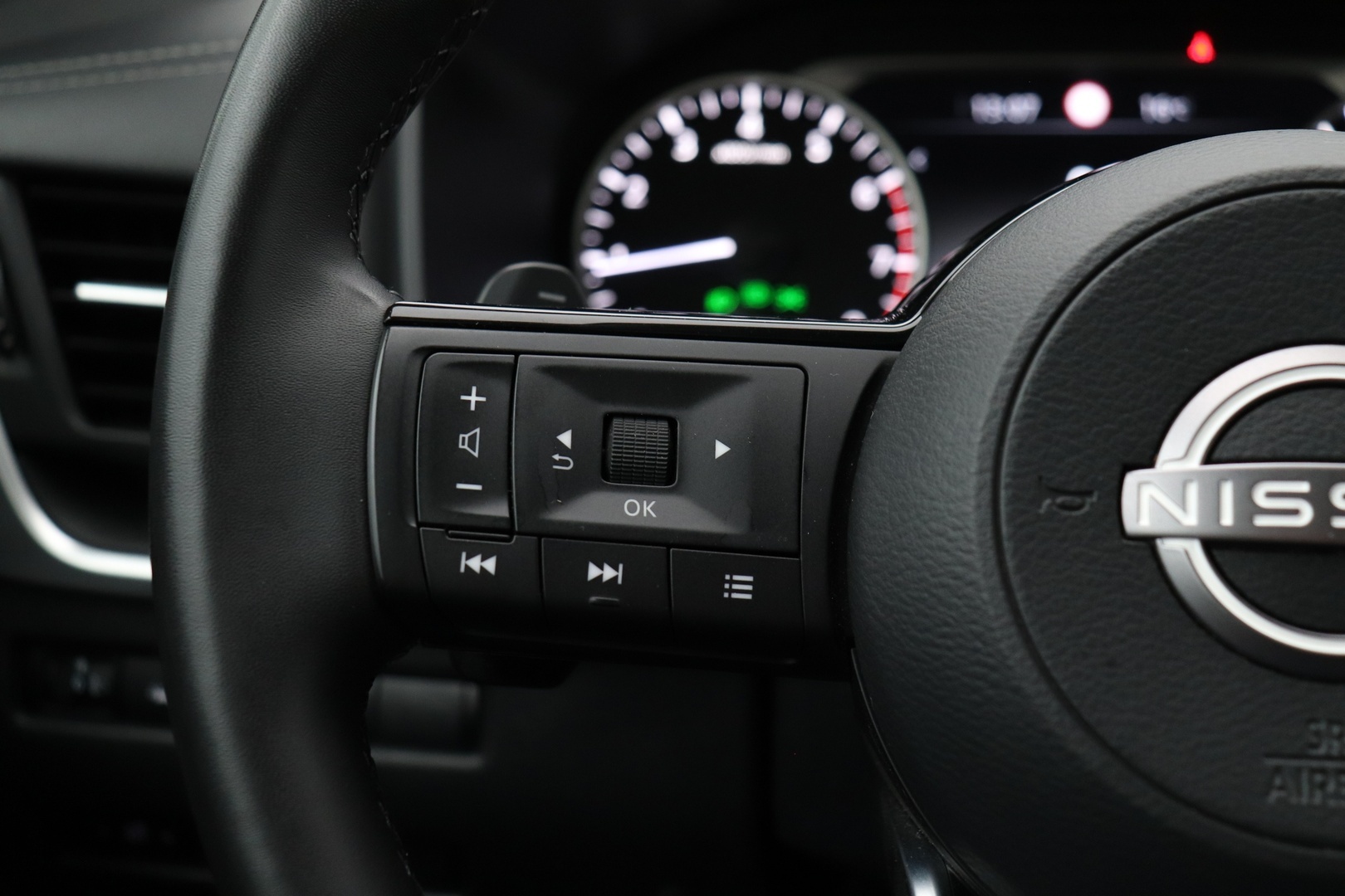 NISSAN Qashqai 2024