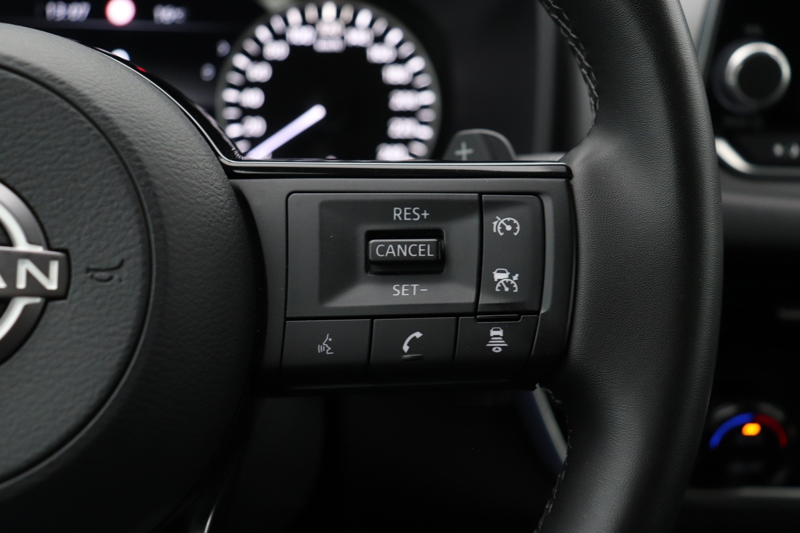 NISSAN Qashqai 2024