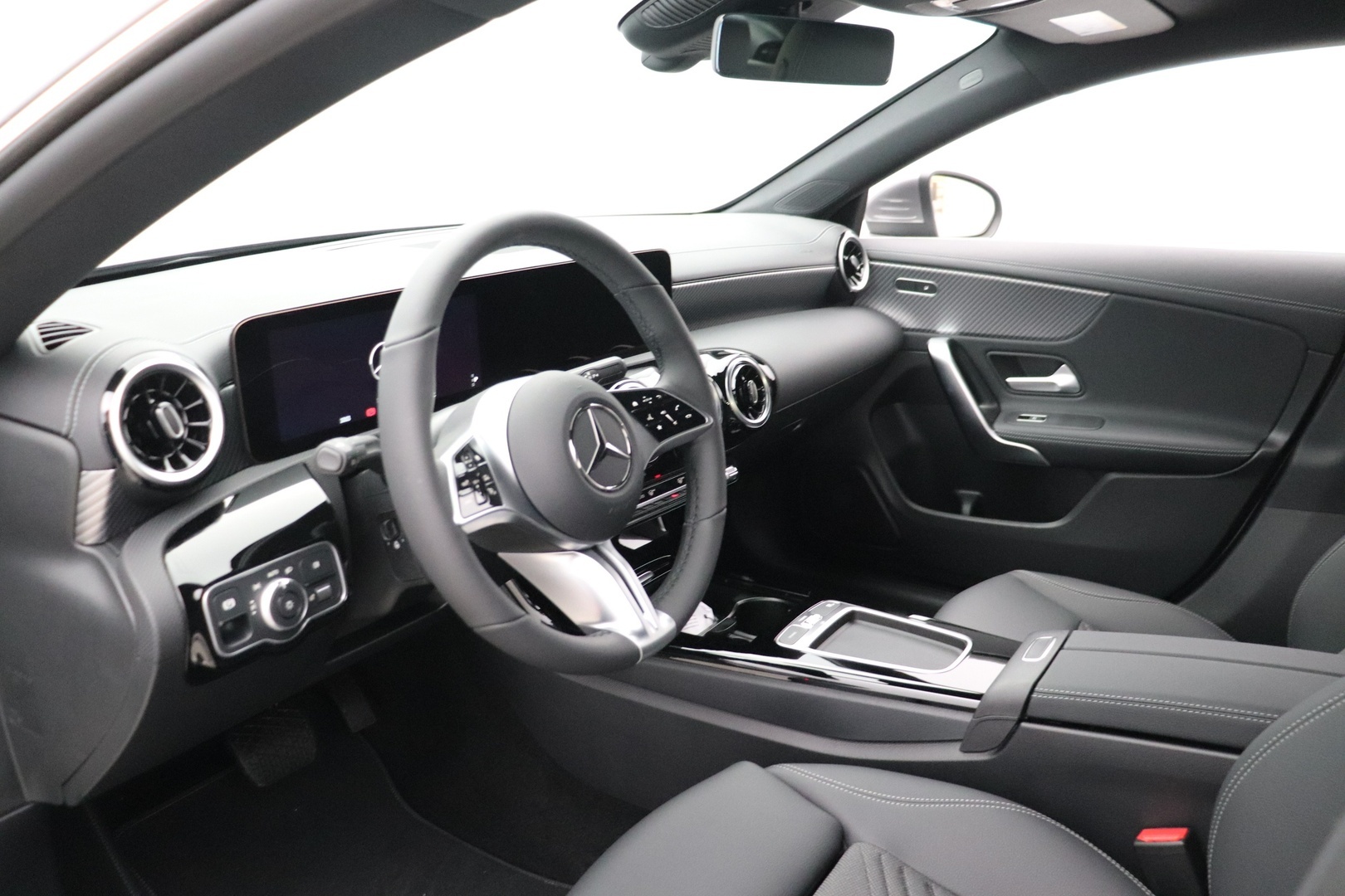 MERCEDES-BENZ CLA 2025