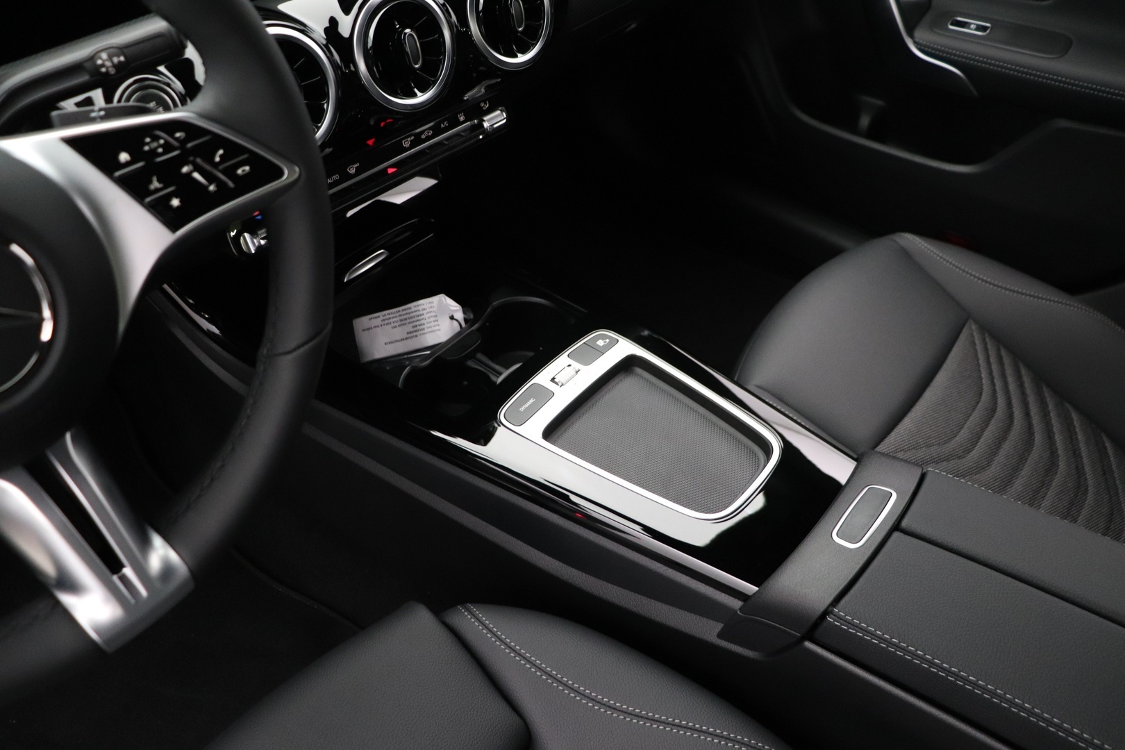 MERCEDES-BENZ CLA 2025