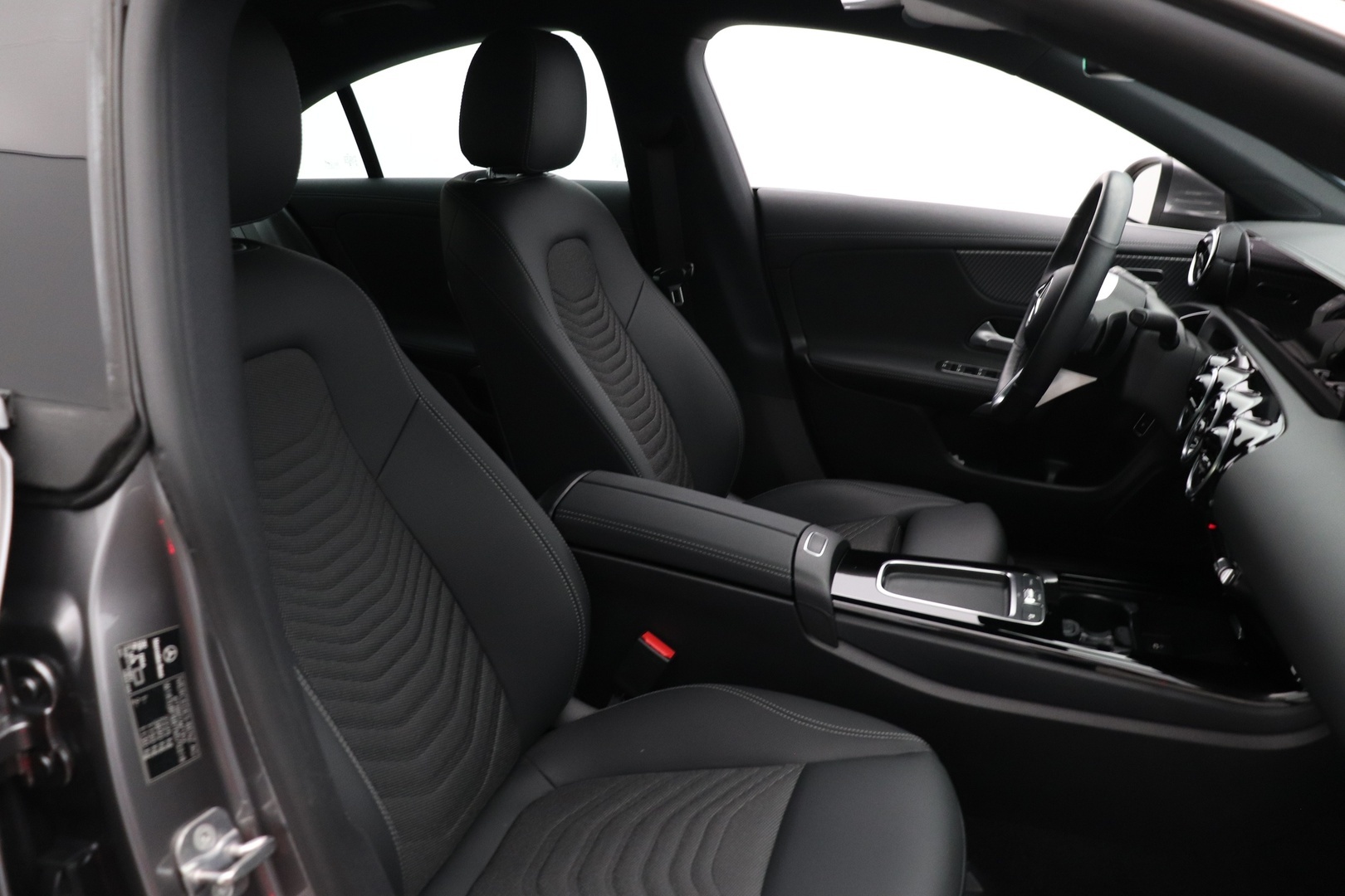 MERCEDES-BENZ CLA 2025