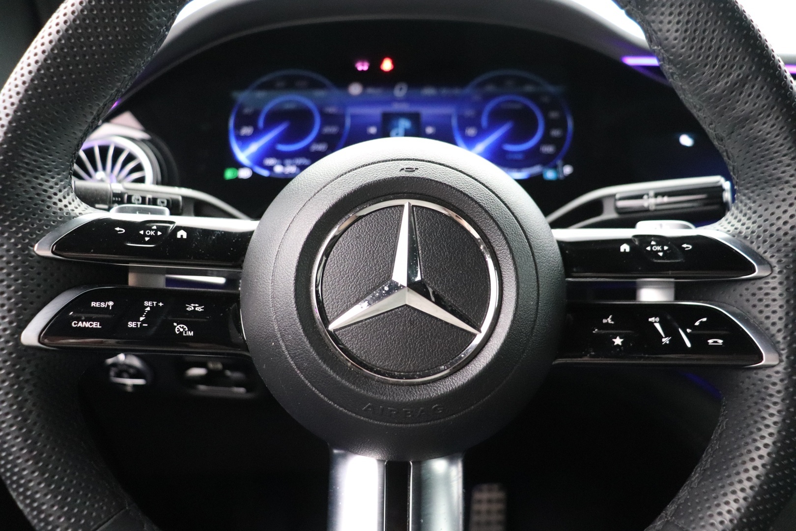 MERCEDES-BENZ EQE 2023