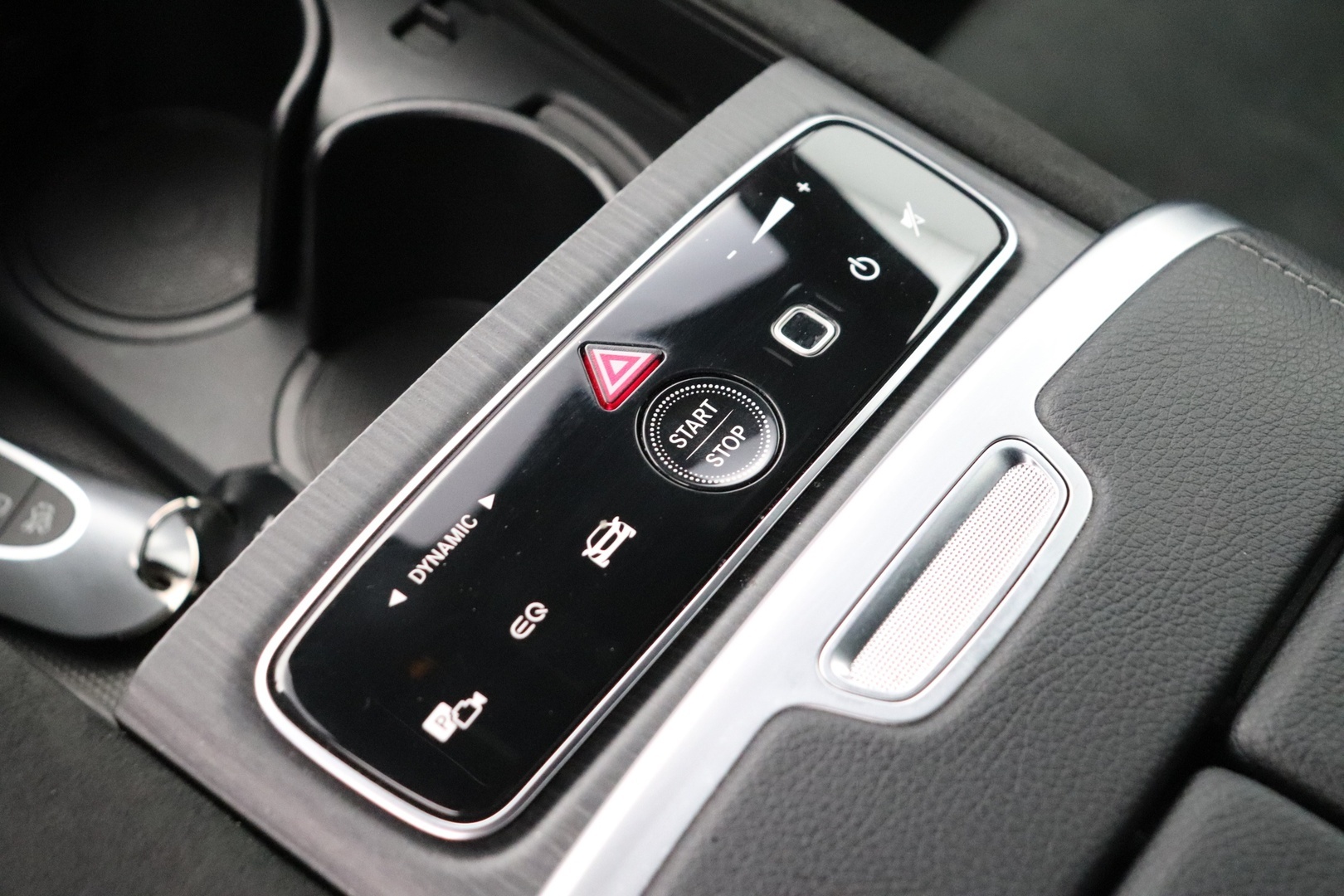 MERCEDES-BENZ EQE 2023