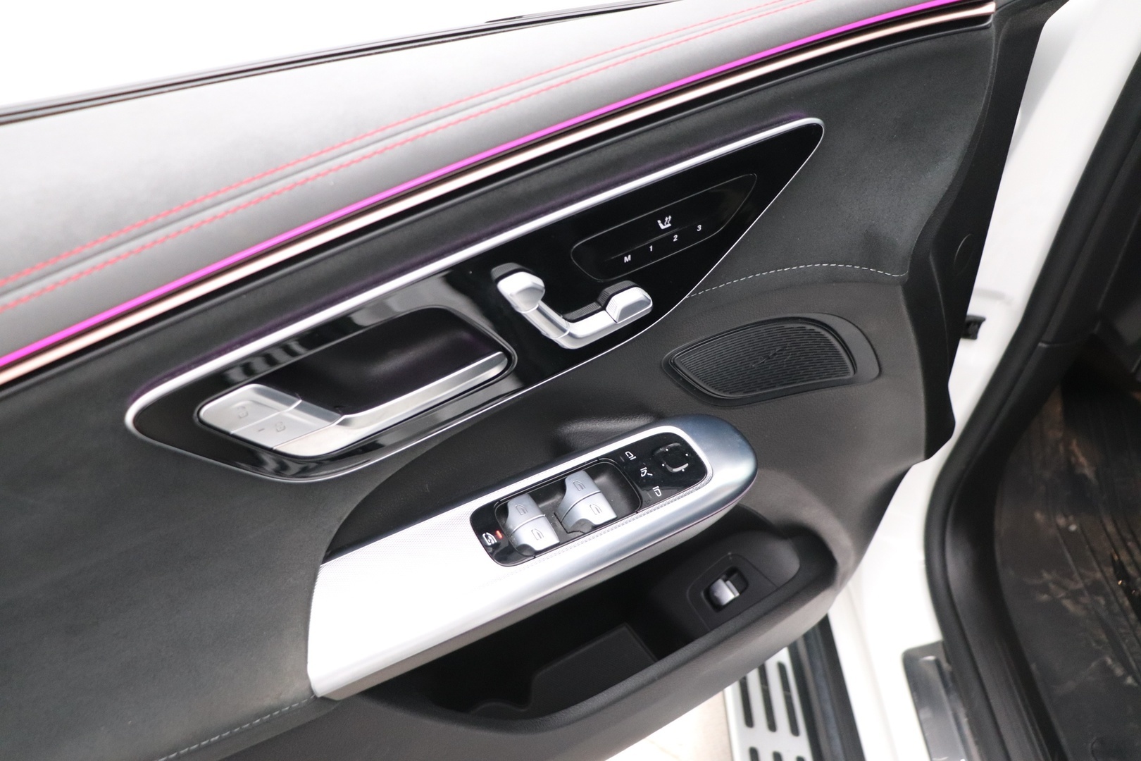 MERCEDES-BENZ EQE 2023