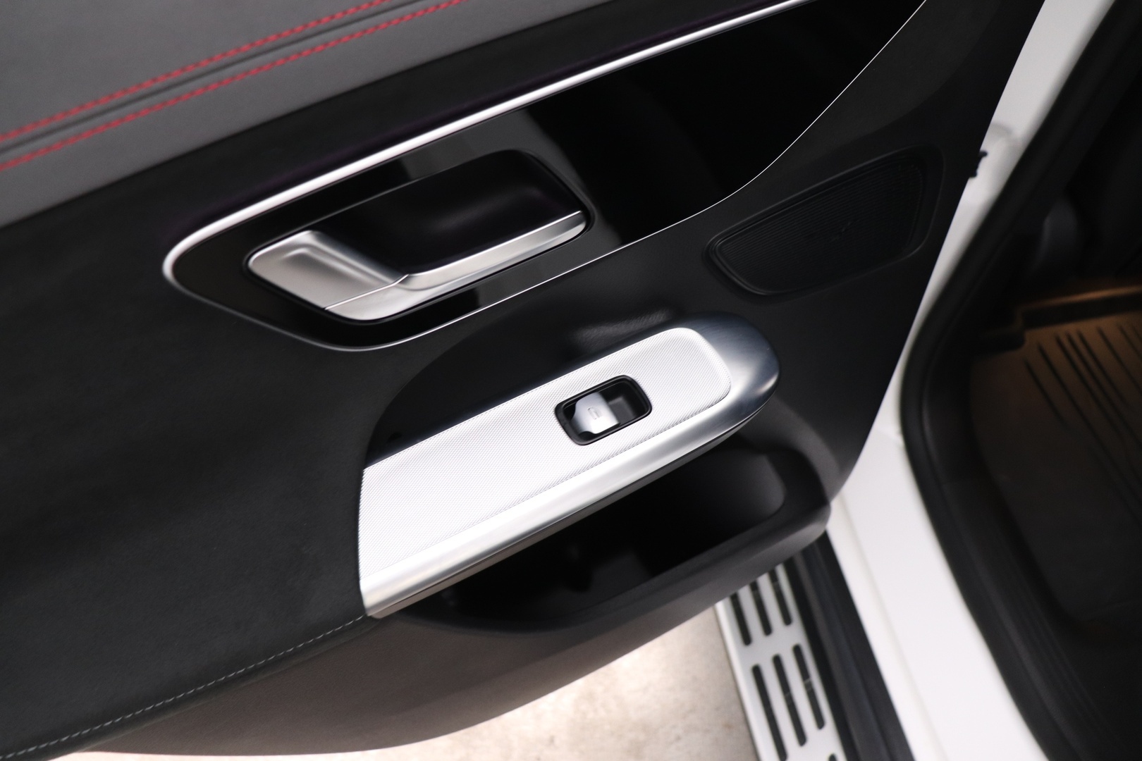 MERCEDES-BENZ EQE 2023