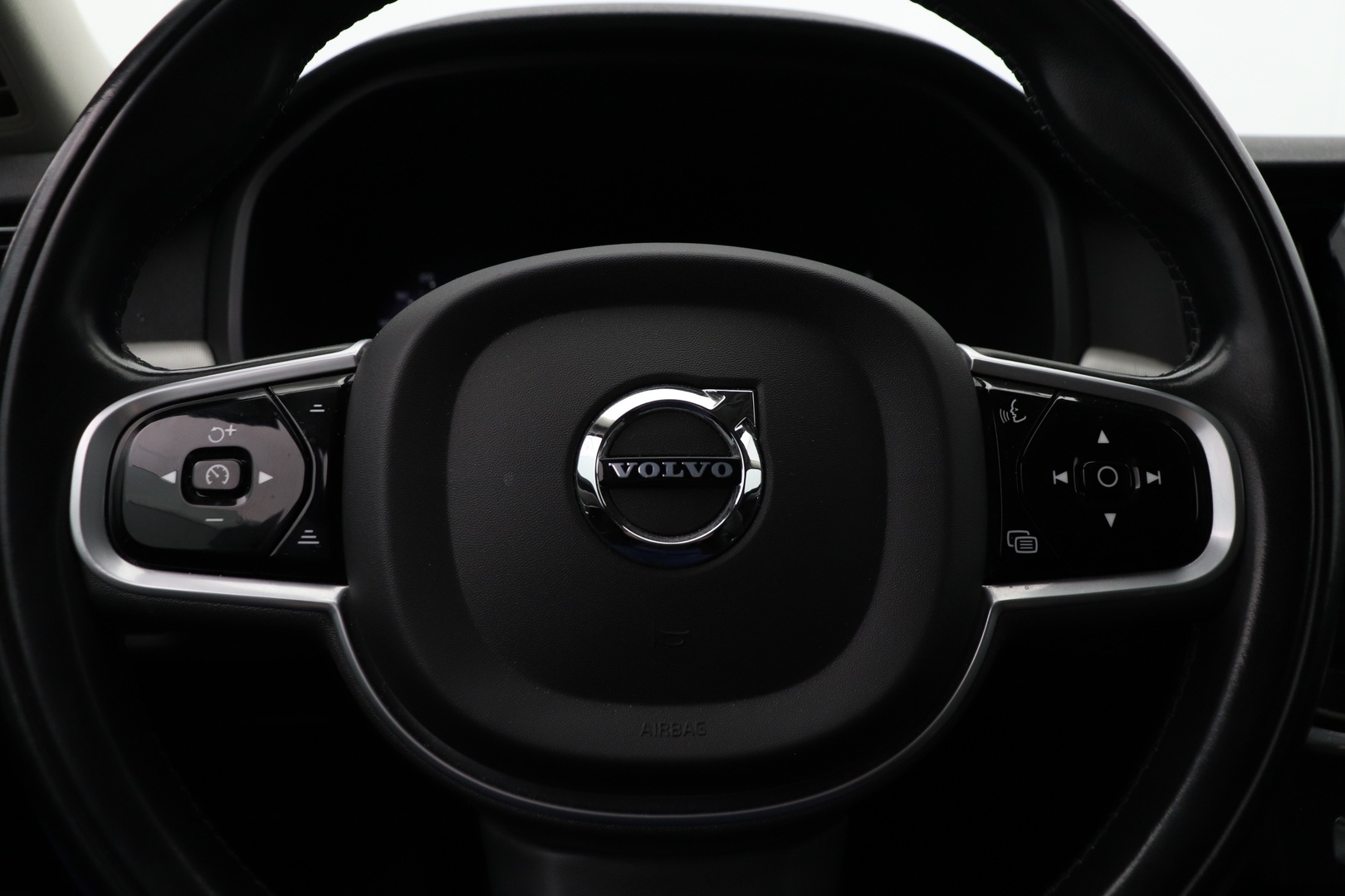 VOLVO V90 2021