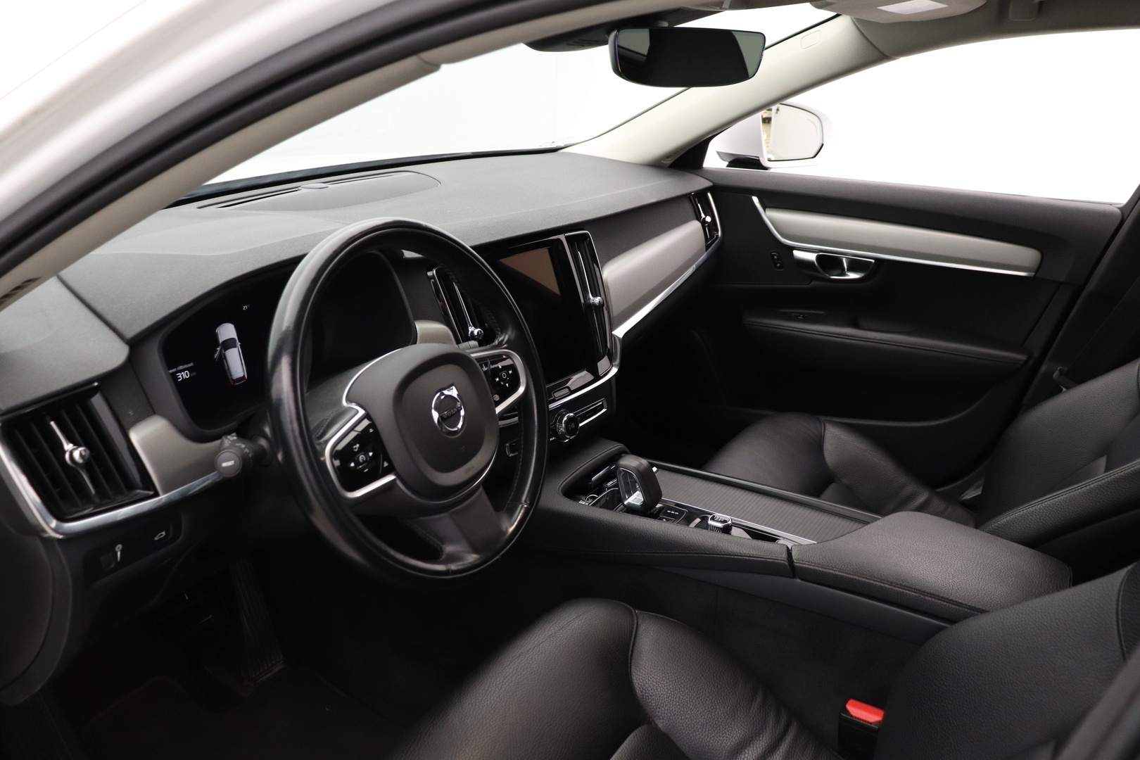 VOLVO V90 2021