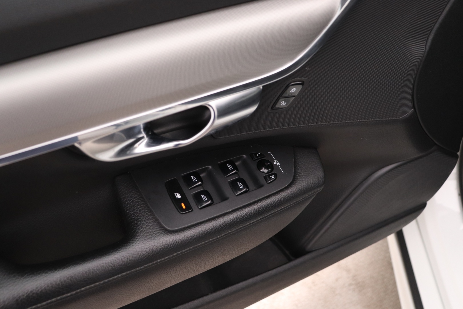 VOLVO V90 2021
