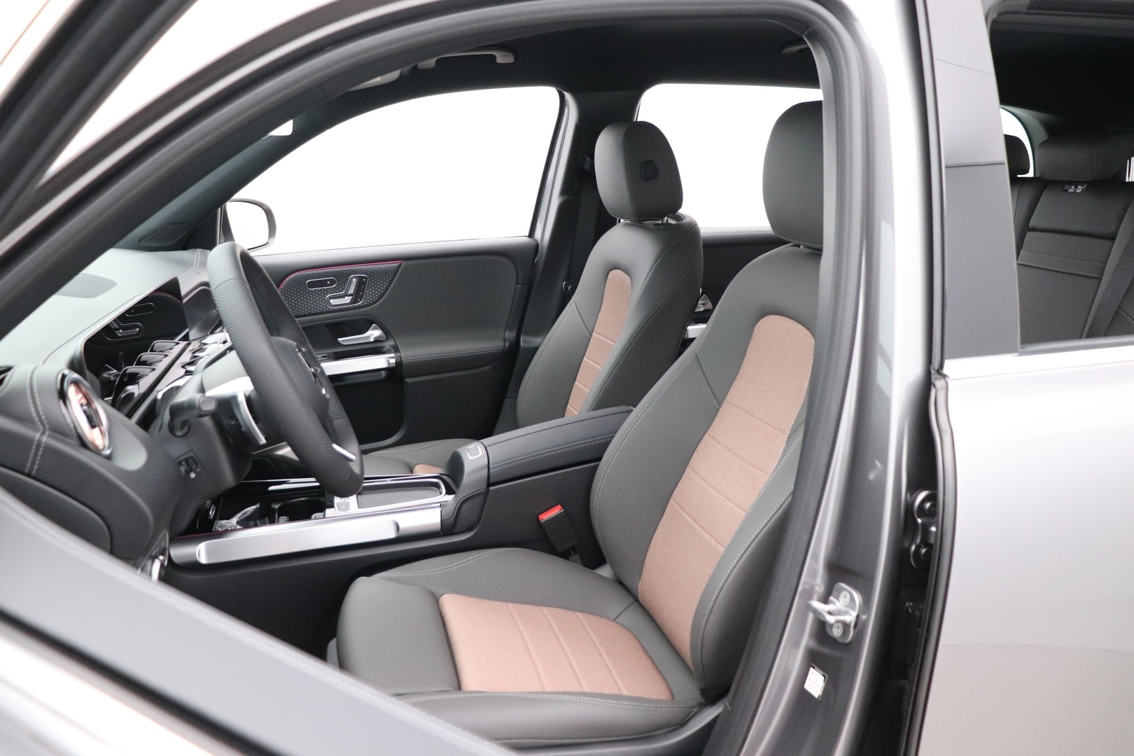 MERCEDES-BENZ EQB 2026