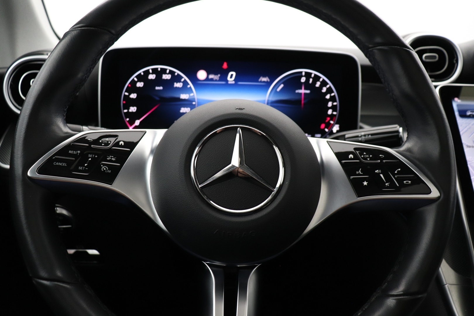 MERCEDES-BENZ GLC 2025