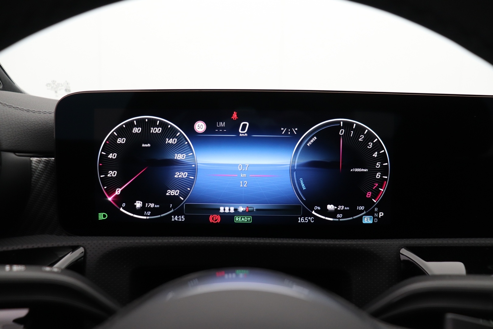 MERCEDES-BENZ CLA 2025