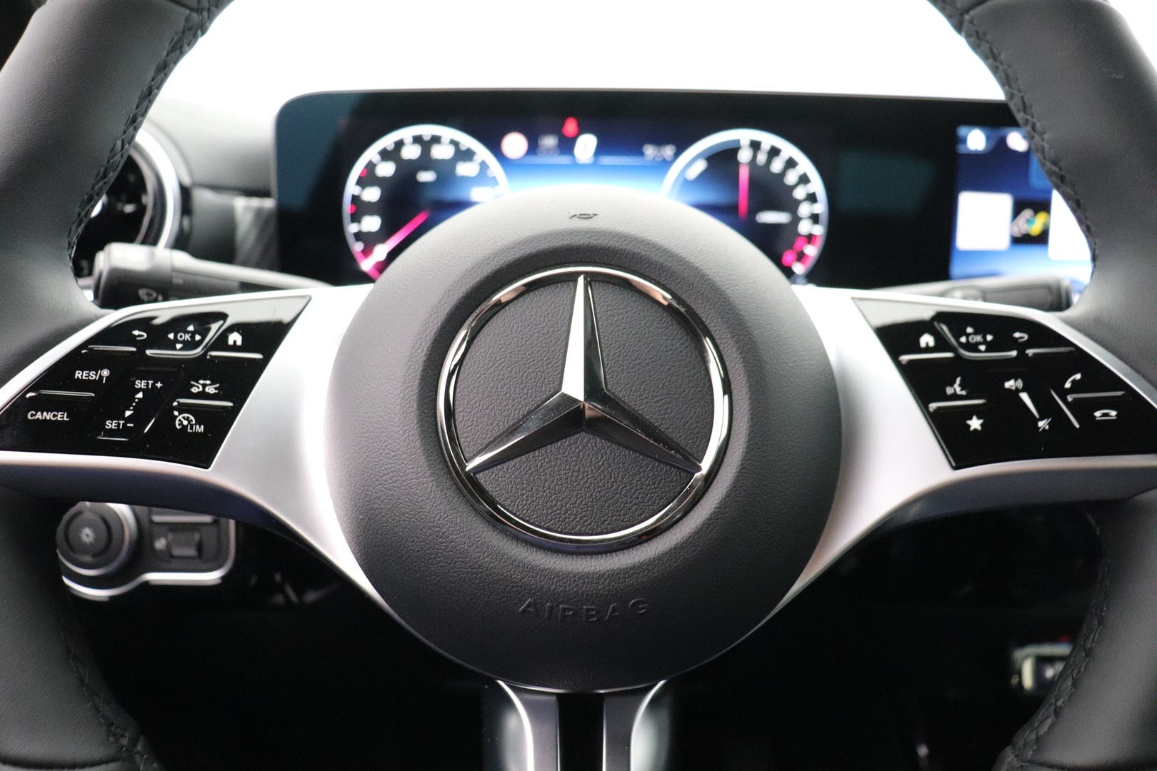 MERCEDES-BENZ CLA 2025