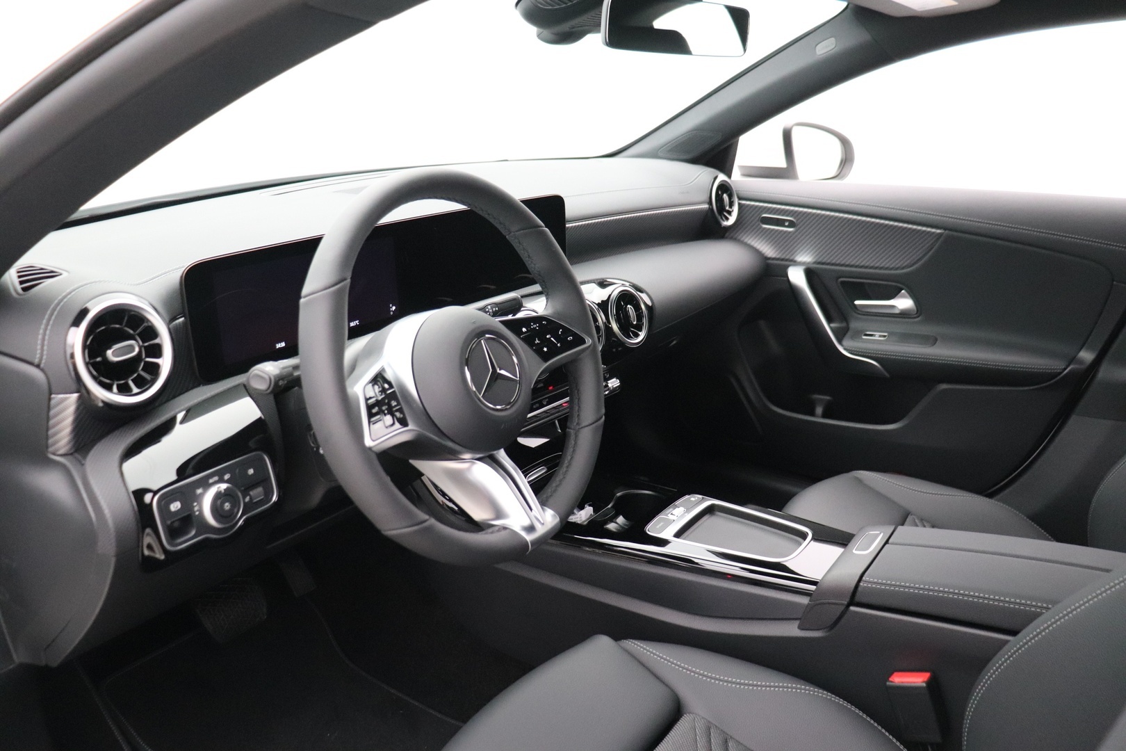 MERCEDES-BENZ CLA 2025