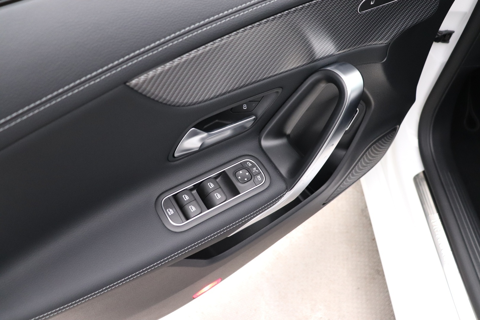 MERCEDES-BENZ CLA 2025