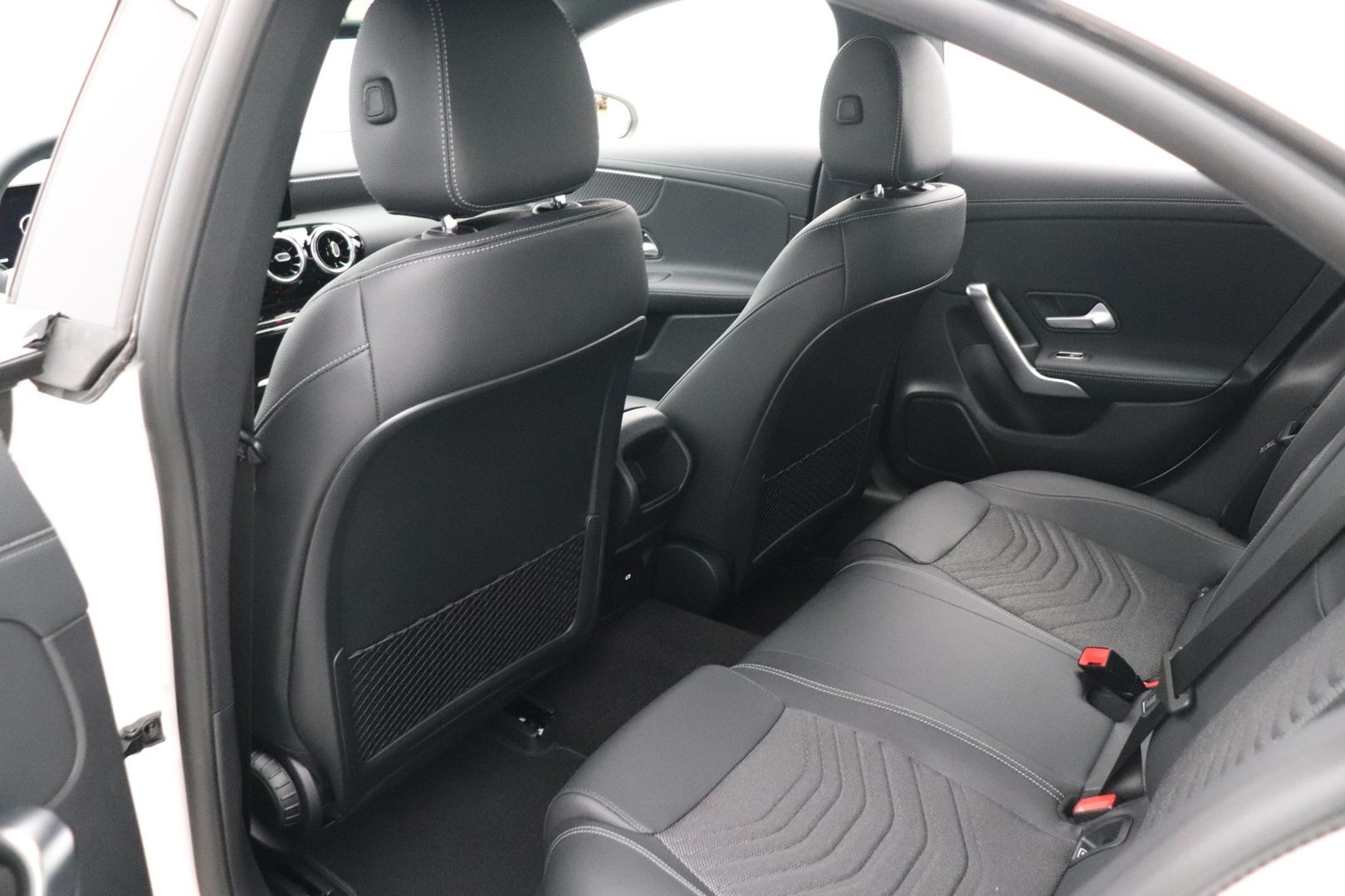 MERCEDES-BENZ CLA 2025