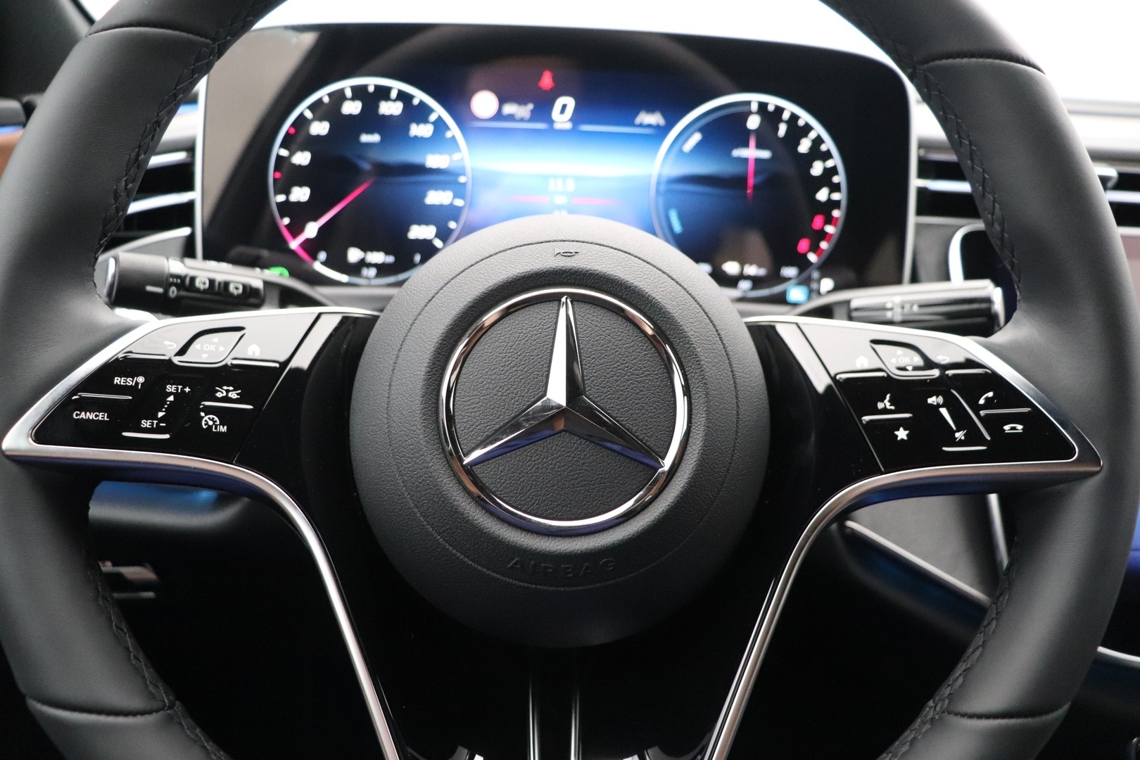 MERCEDES-BENZ E 2026