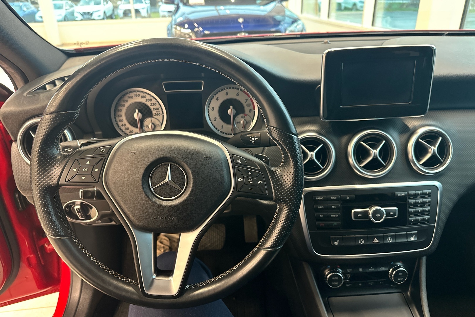 MERCEDES-BENZ A 2015