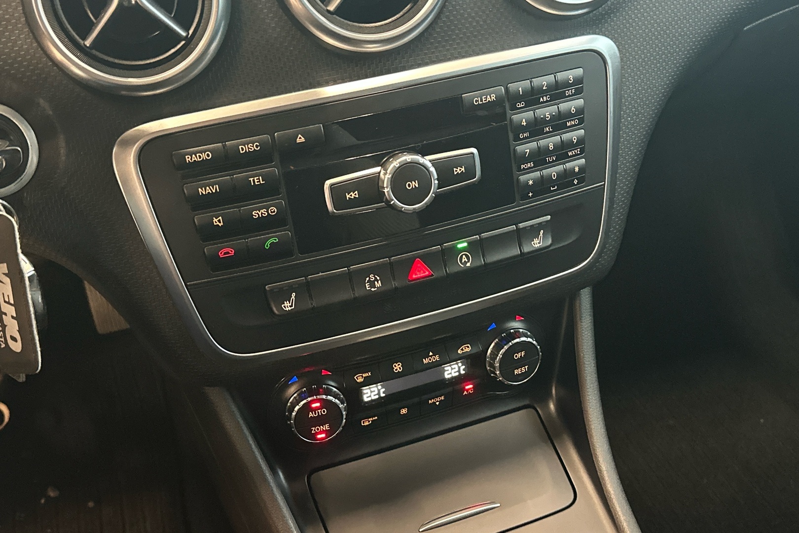 MERCEDES-BENZ A 2015