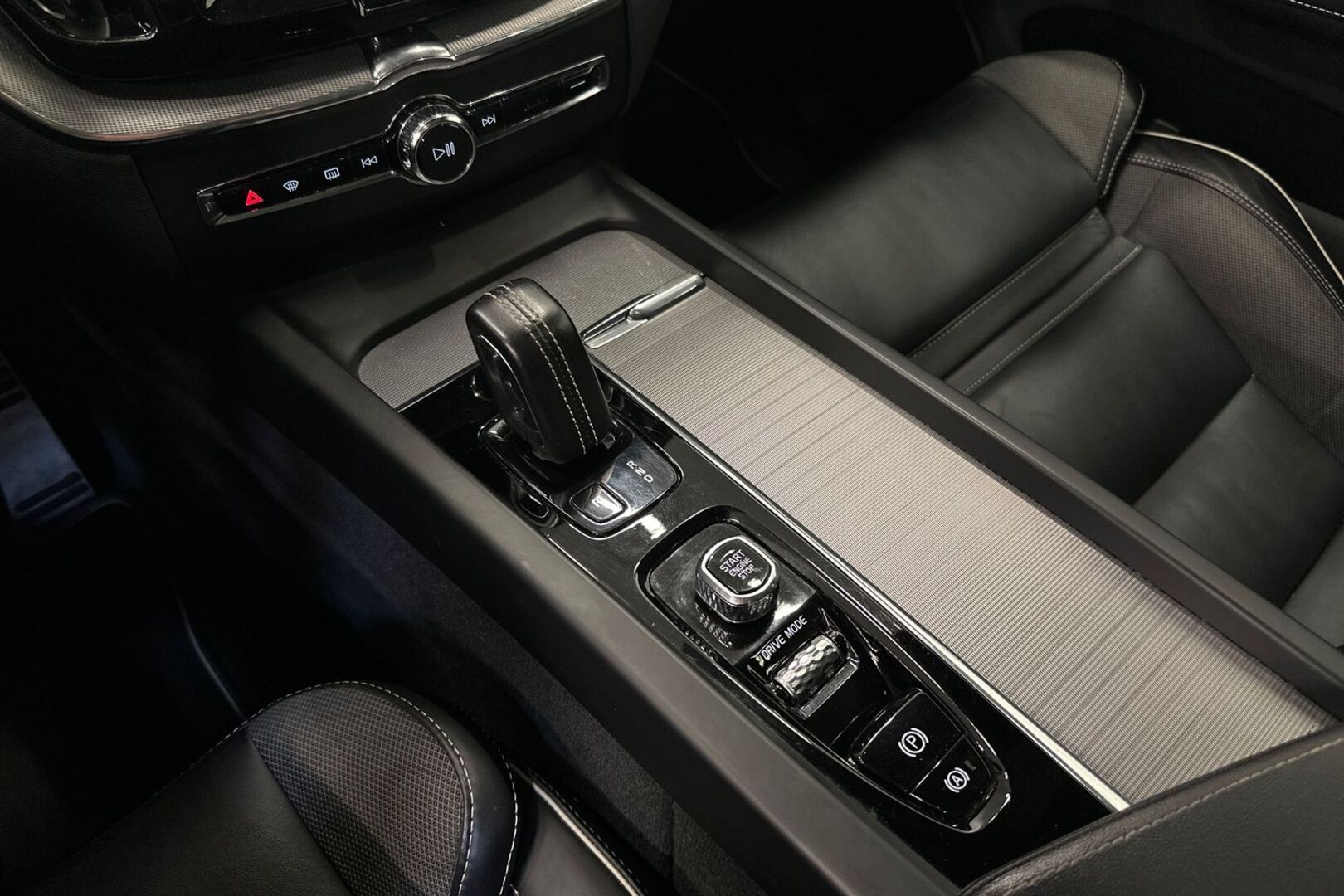 VOLVO XC60 2020
