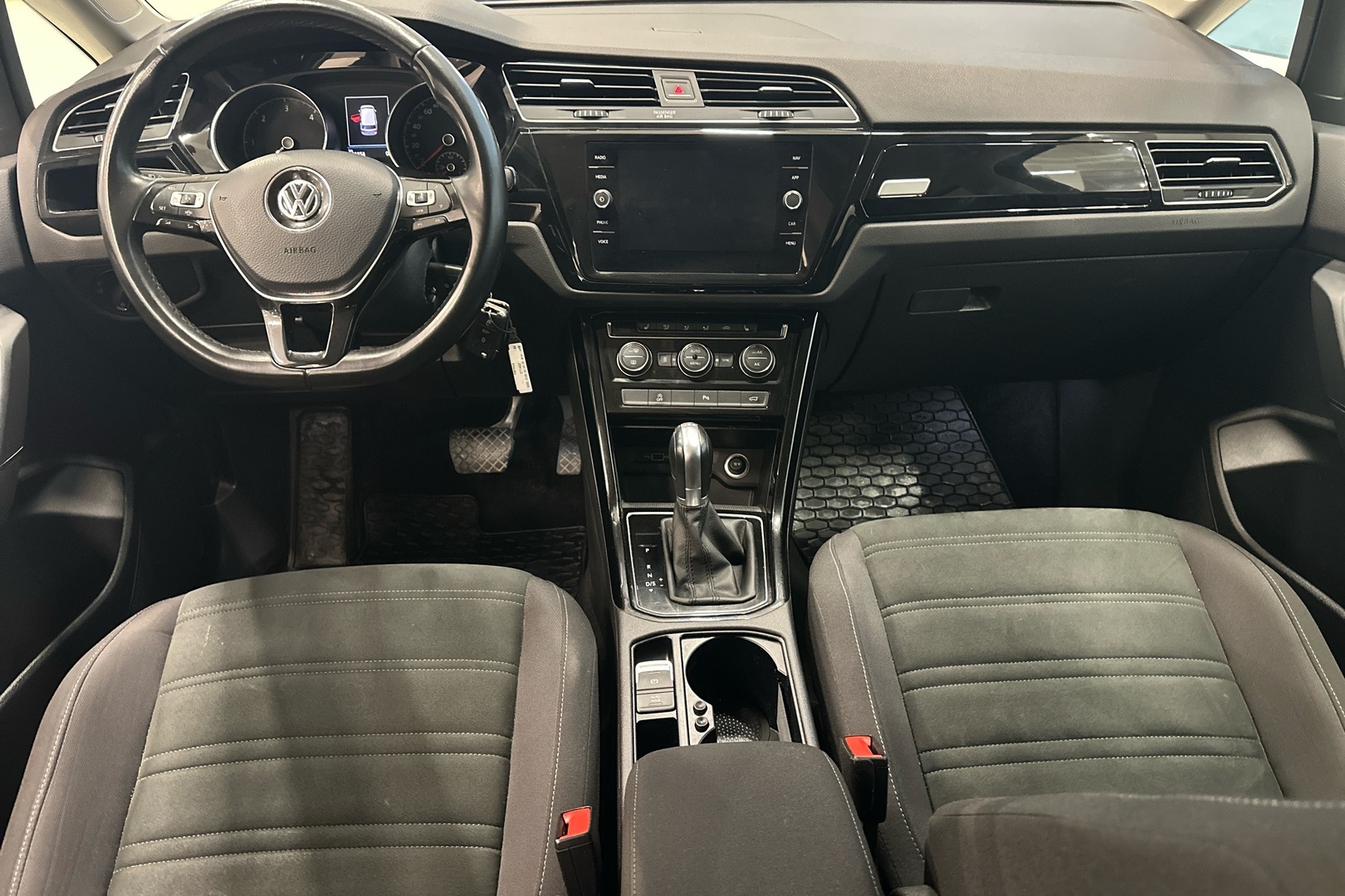VOLKSWAGEN Touran 2019