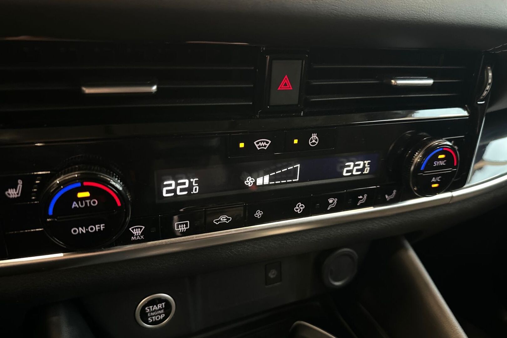 NISSAN Qashqai 2024