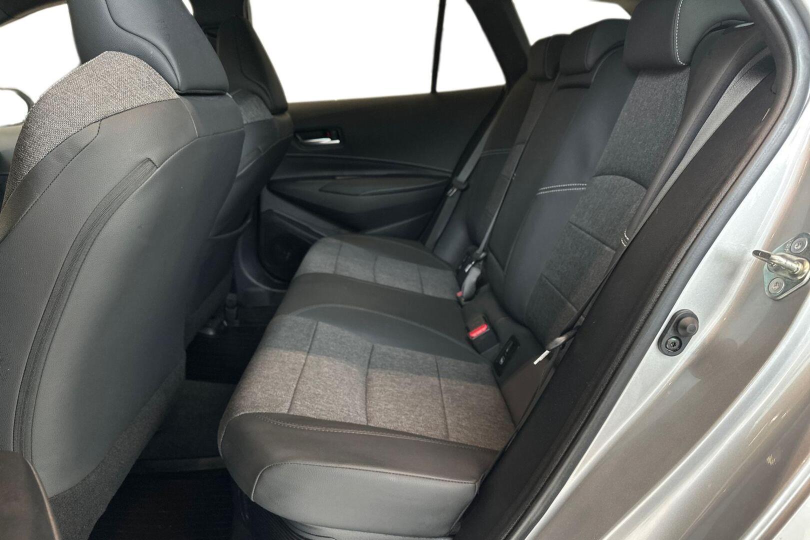 TOYOTA Corolla 2025