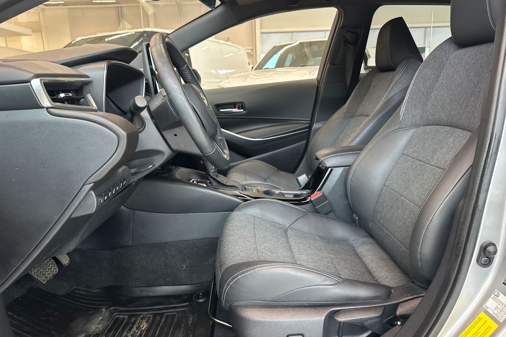 TOYOTA Corolla 2025