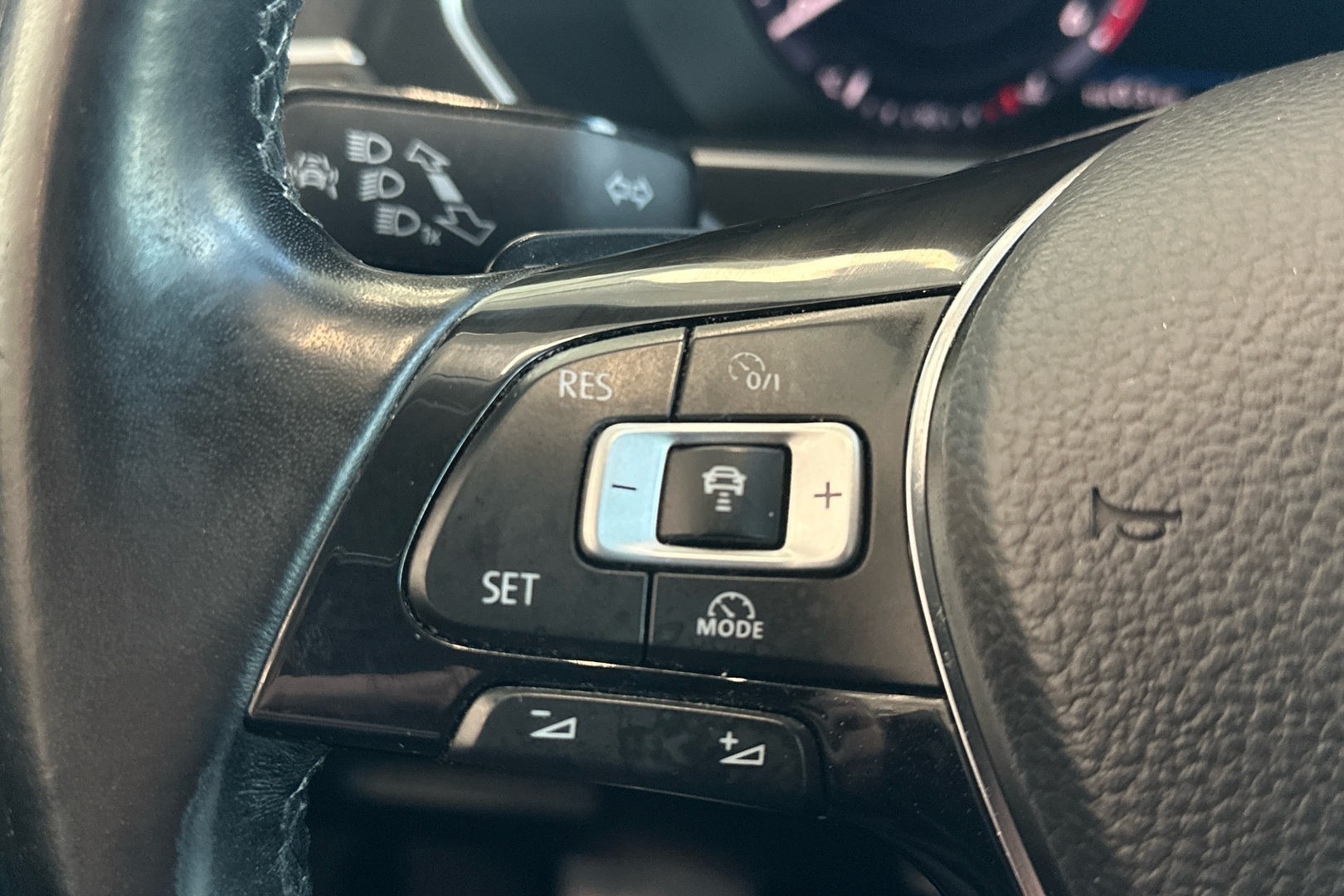 VOLKSWAGEN Tiguan 2016