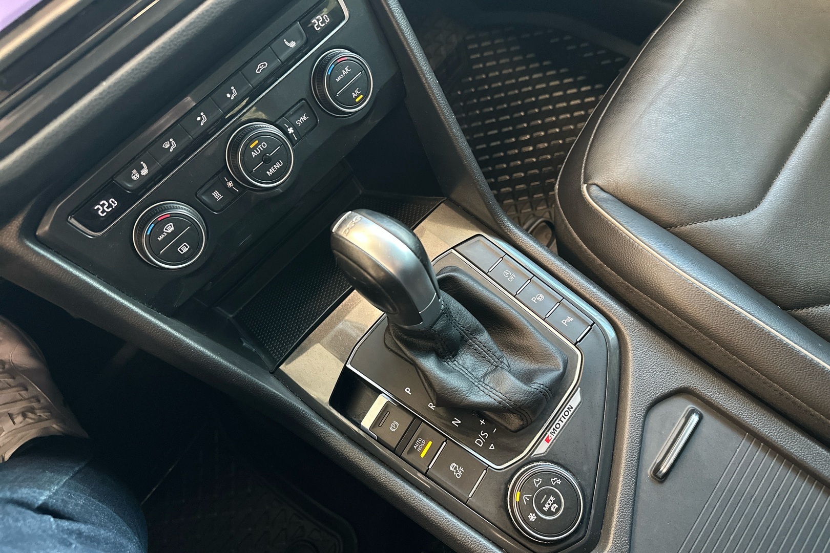 VOLKSWAGEN Tiguan 2016