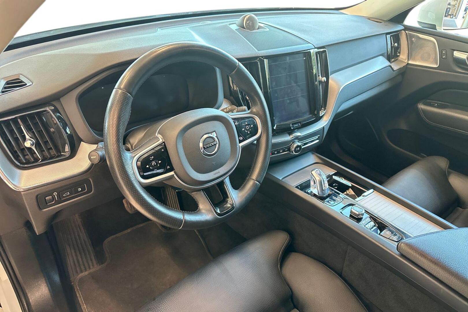 VOLVO XC60 8