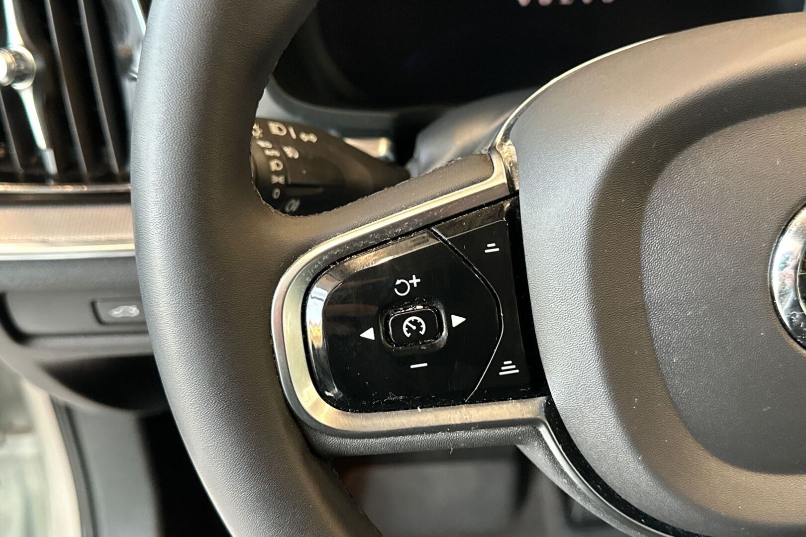 VOLVO V60 2024
