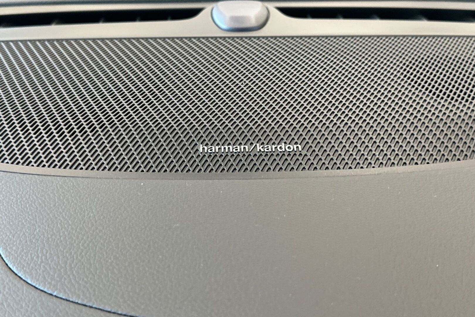 VOLVO V60 2024