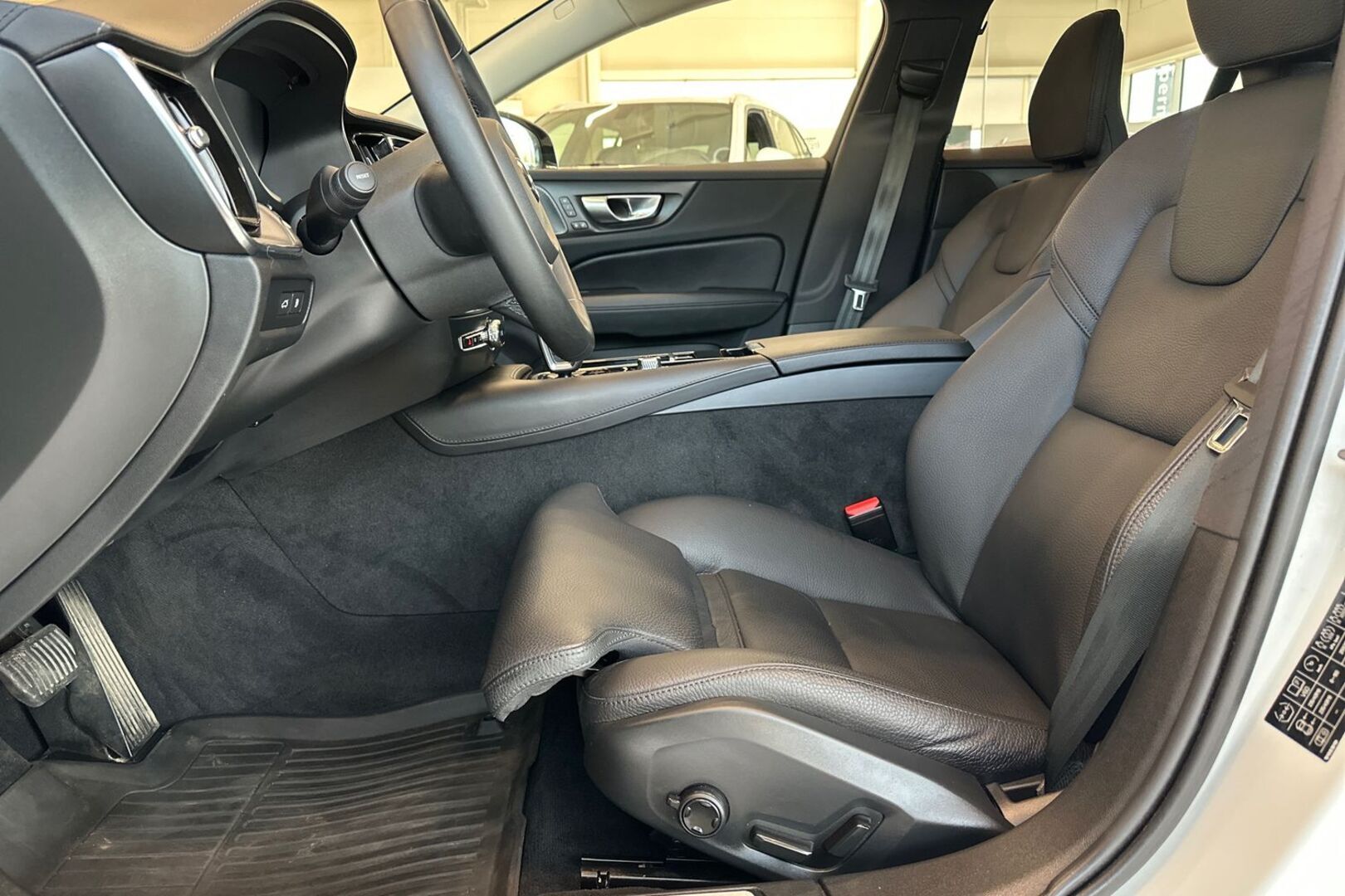 VOLVO V60 2024
