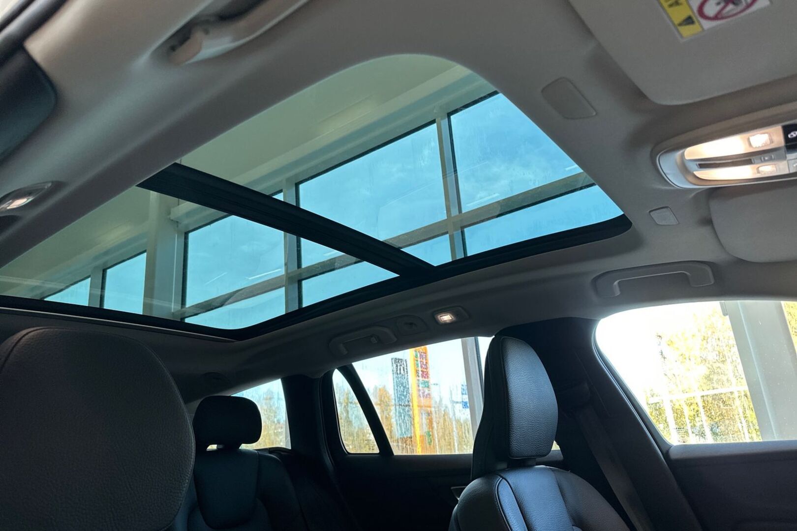 VOLVO V60 2024