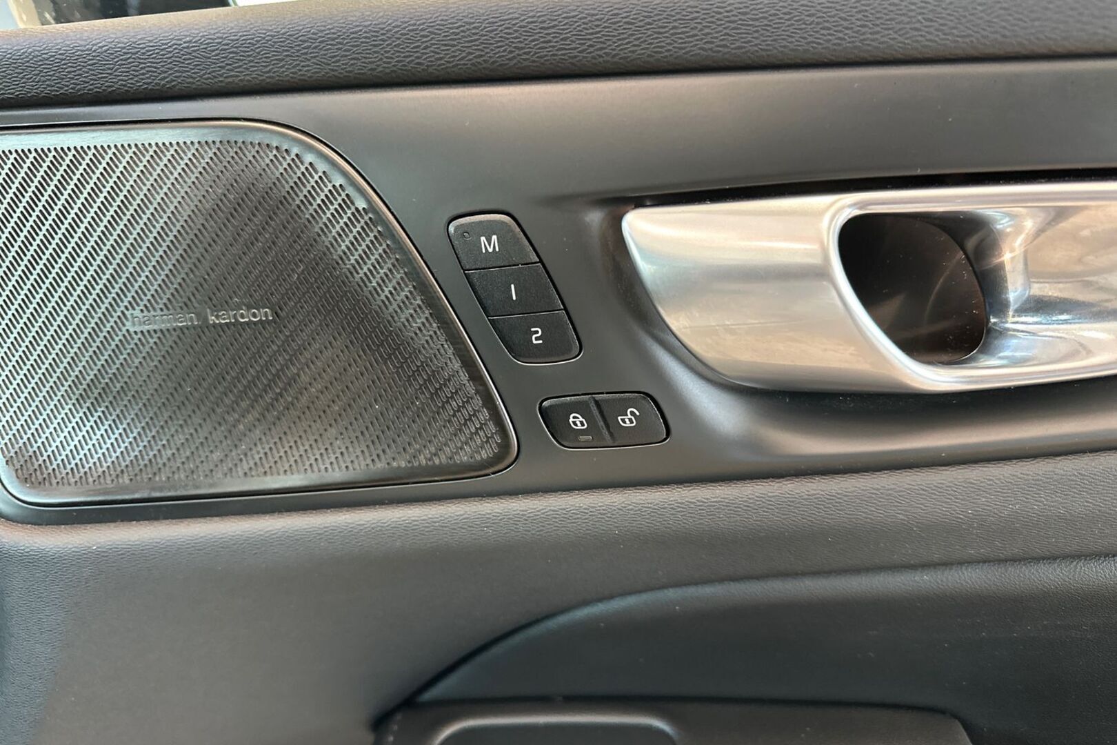 VOLVO V60 2024