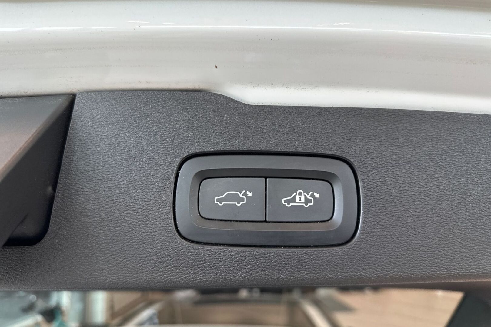 VOLVO V60 2024