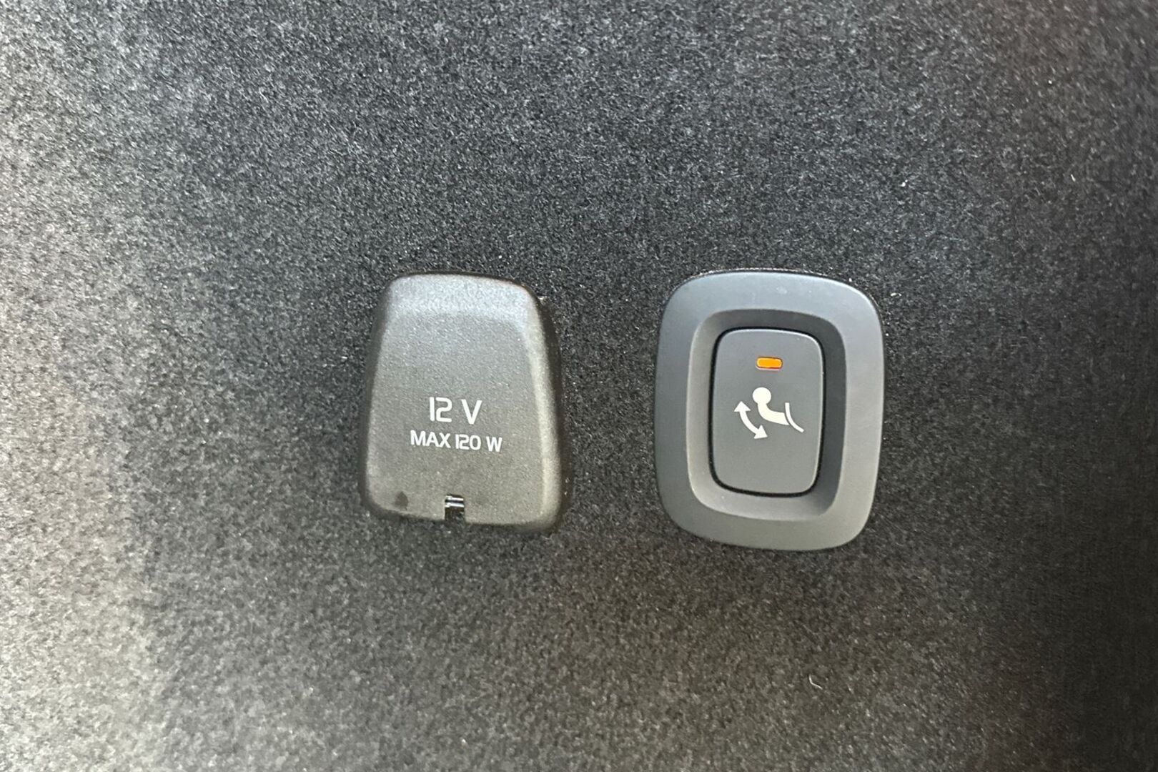 VOLVO V60 2024