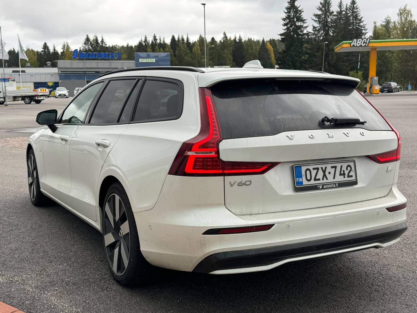 VOLVO V60 2024