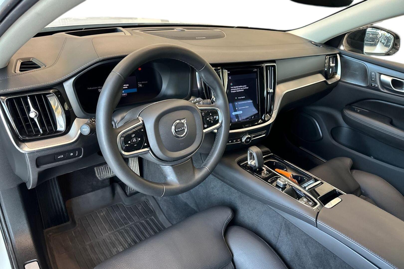 VOLVO V60 2024
