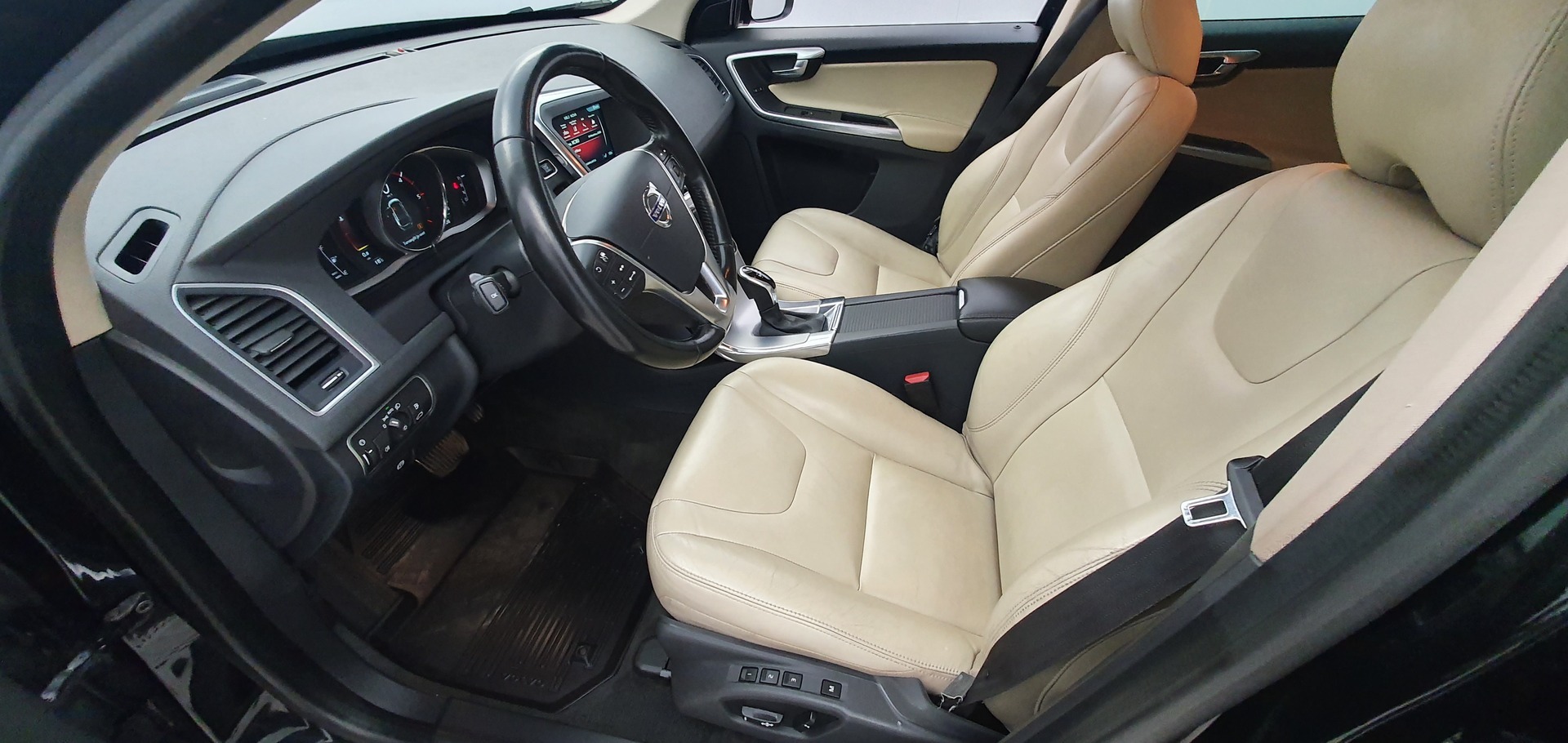 VOLVO XC60 2017