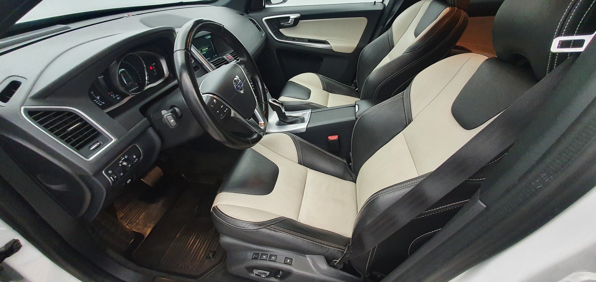 VOLVO XC60 2017