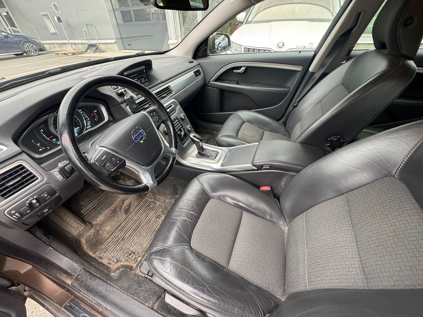 VOLVO V70 2014