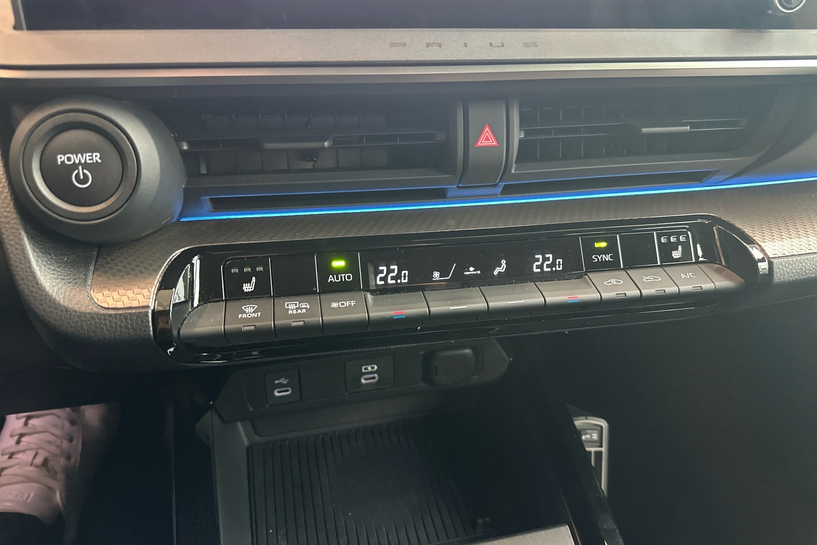 TOYOTA Prius Plug-in 2024
